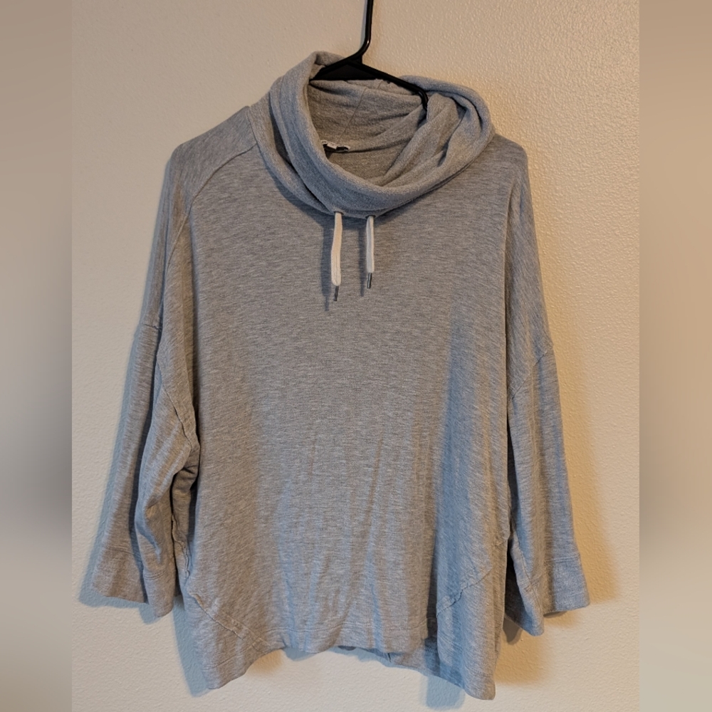 Splendid Cozy Gray Athleisure Top